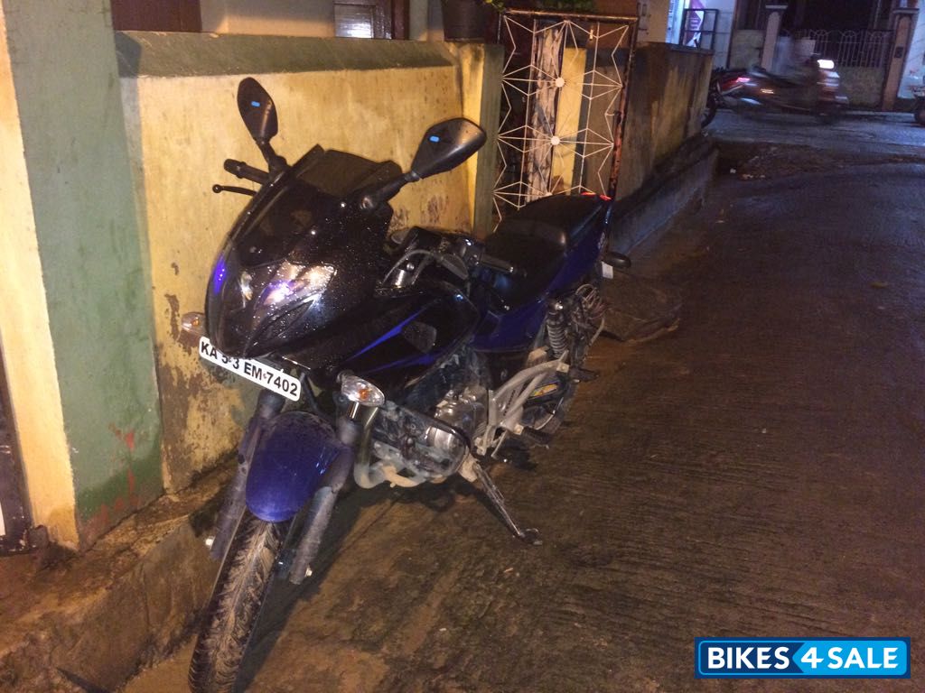 Black&blue Bajaj Pulsar 220F