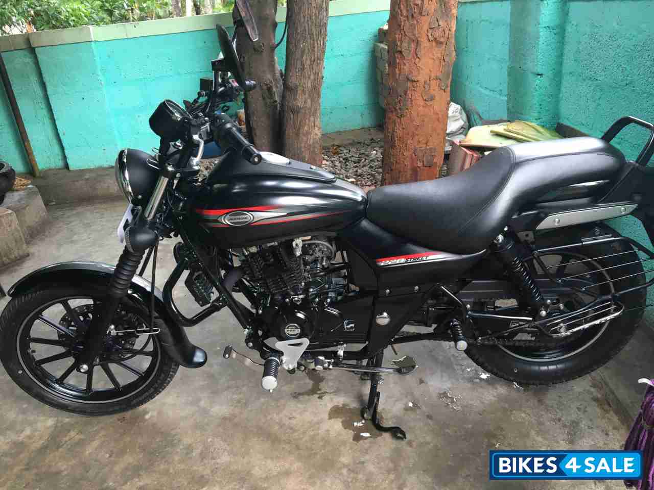 Mat Black Bajaj Avenger 220 DTS-i