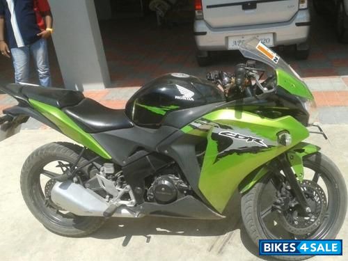 Black & Green Honda CBR 150R Black & Green Honda CBR 150R