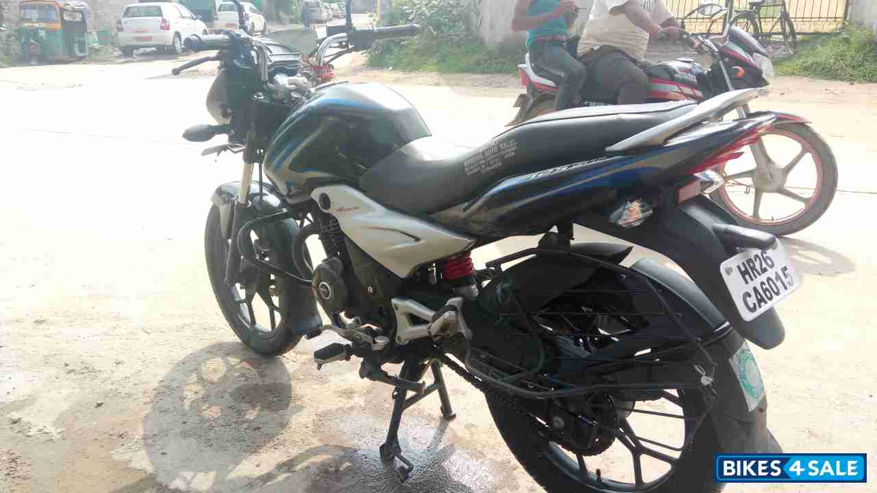 Blue-black Bajaj Discover 125 ST
