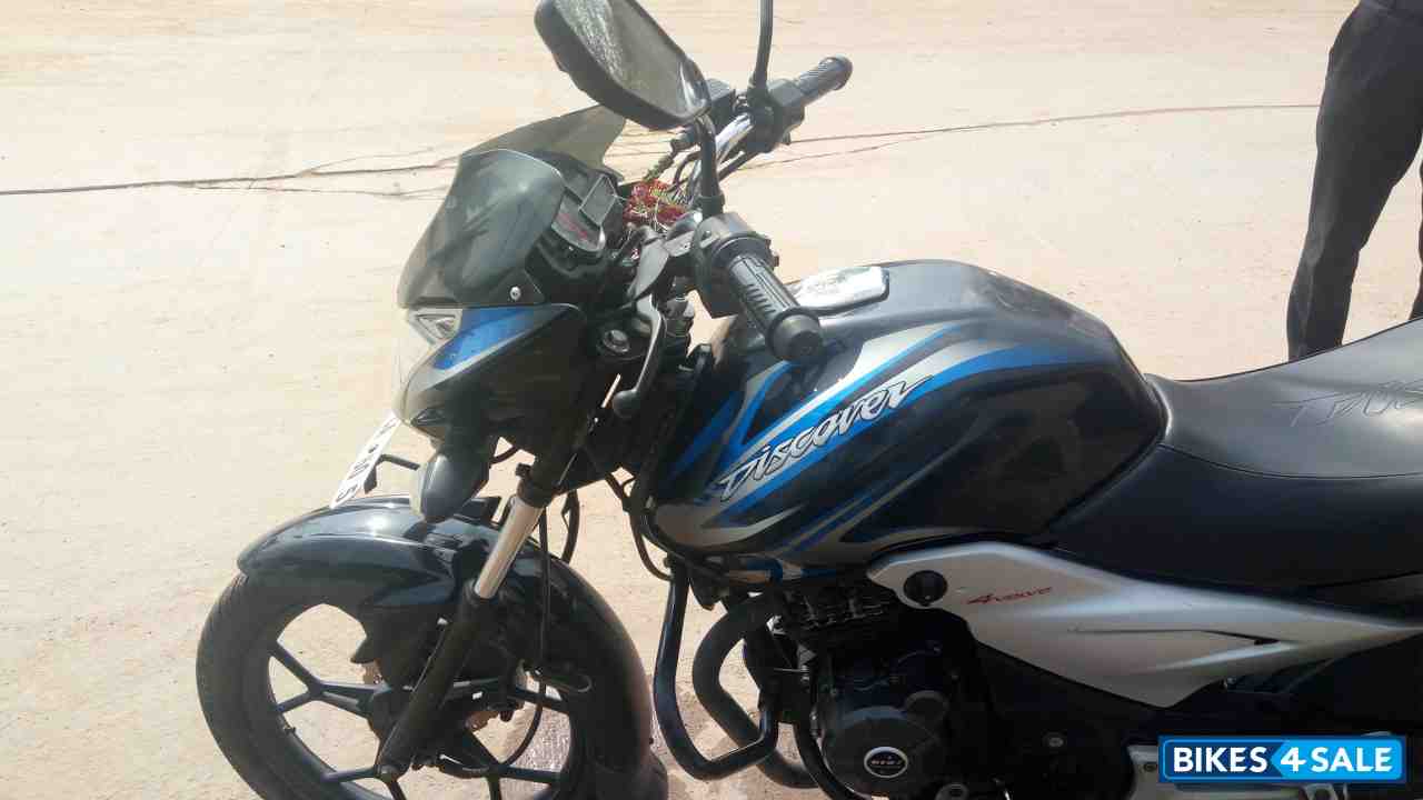 Blue-black Bajaj Discover 125 ST