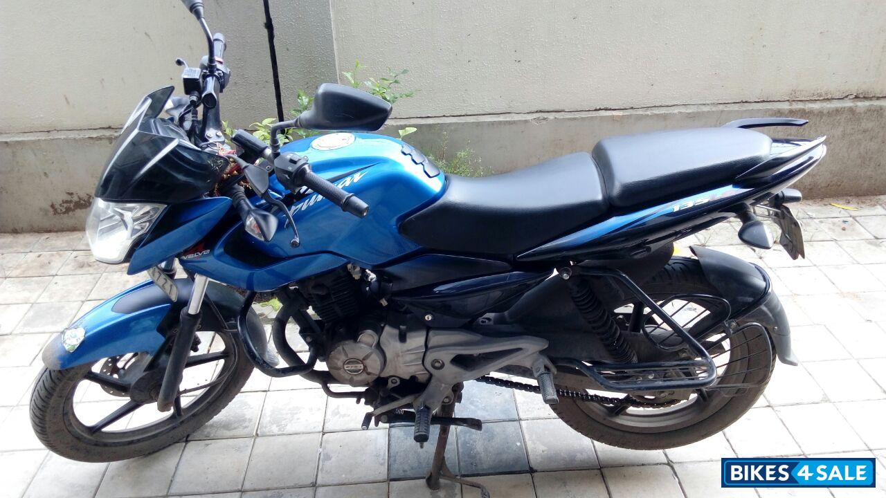 Blue Bajaj Pulsar 135LS