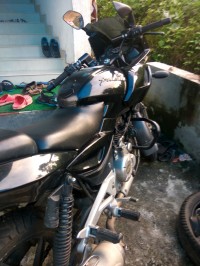 Black Bajaj Pulsar 220F