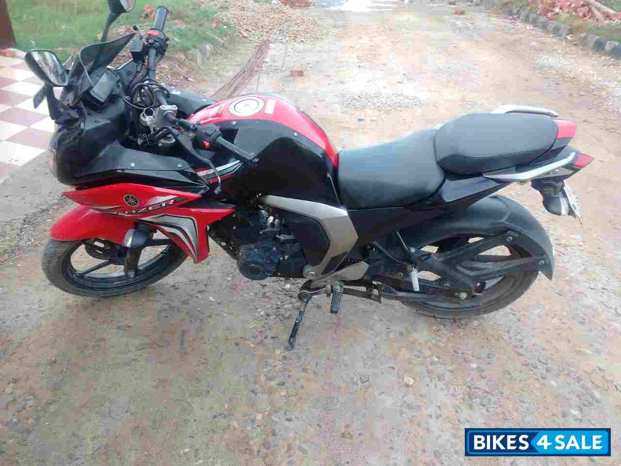 Red/black Yamaha Fazer Red/black Yamaha Fazer
