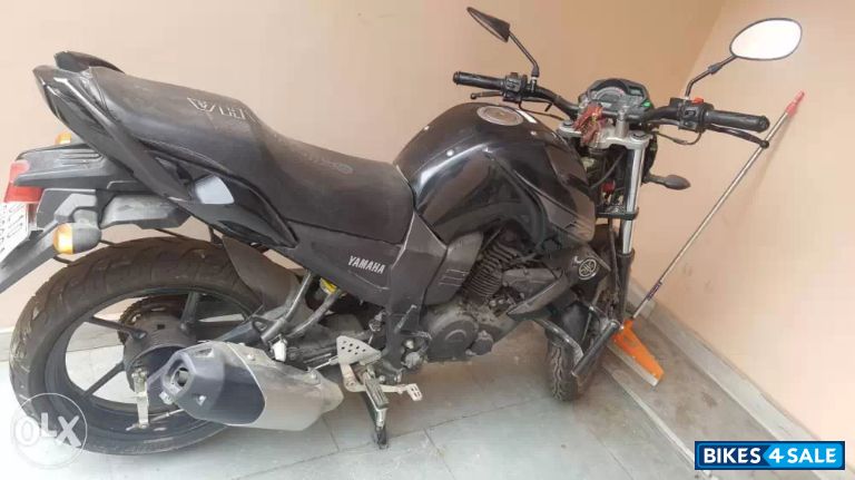 Black Yamaha FZ16