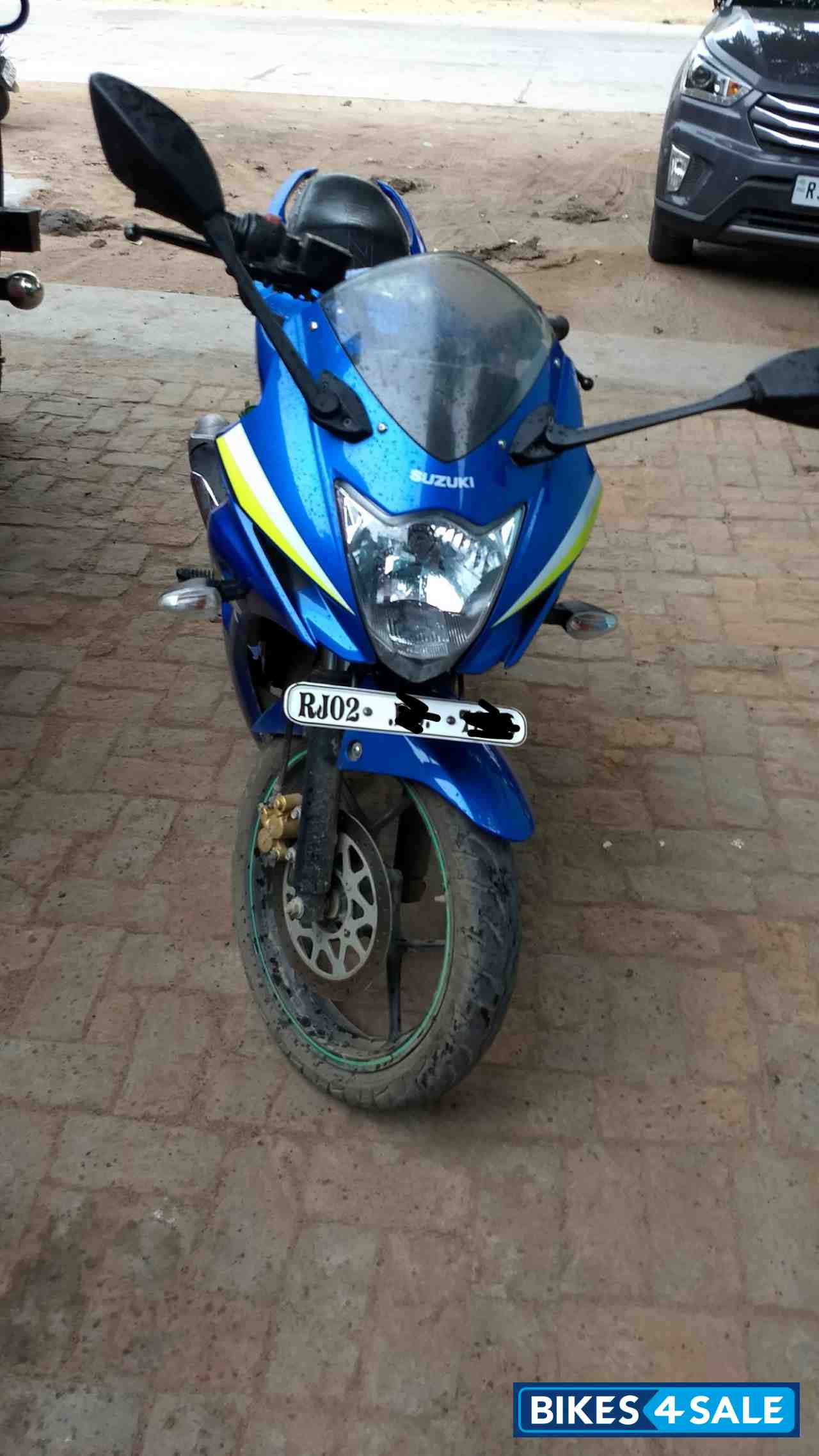 Blue Suzuki Gixxer SF