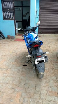Blue Suzuki Gixxer SF