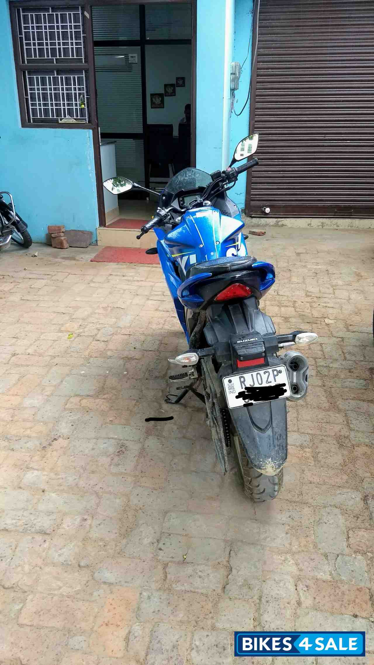Blue Suzuki Gixxer SF