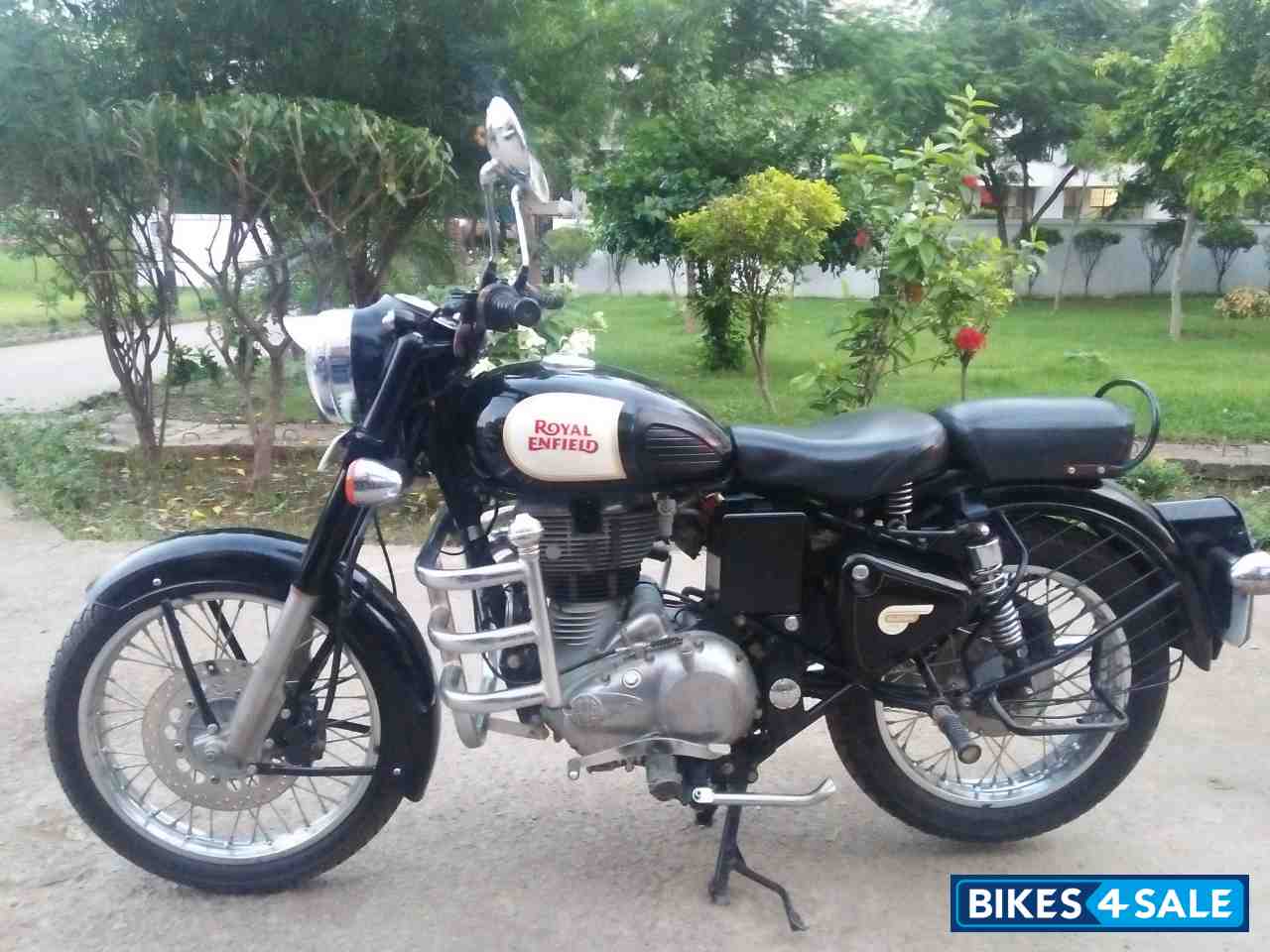Black Royal Enfield Classic 350 Black Royal Enfield Classic 350
