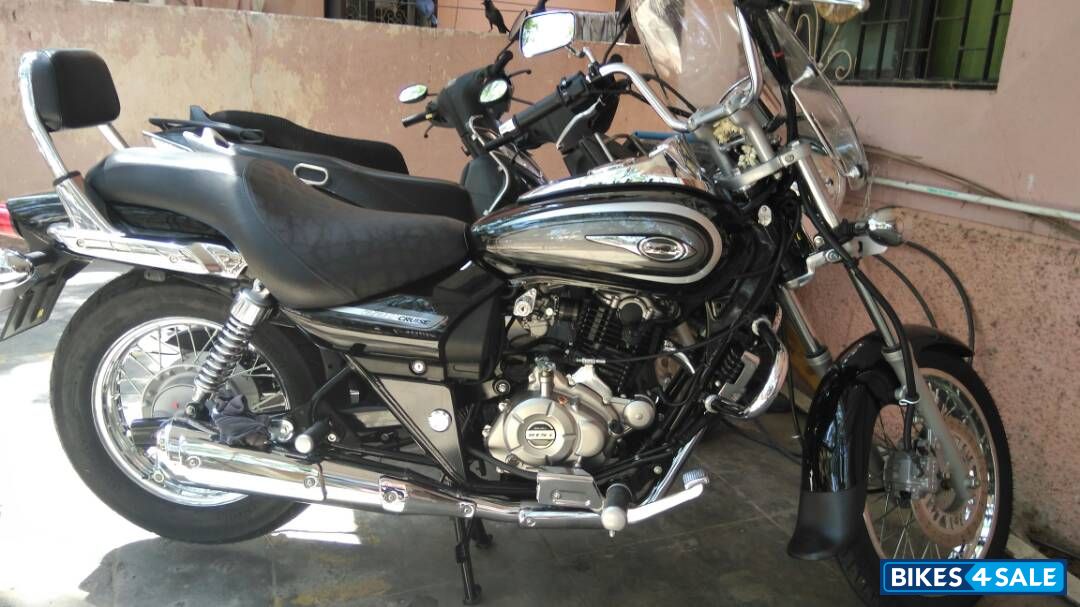 Black Bajaj Avenger Cruise 220