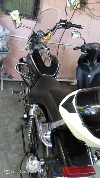 Black Bajaj Avenger Cruise 220