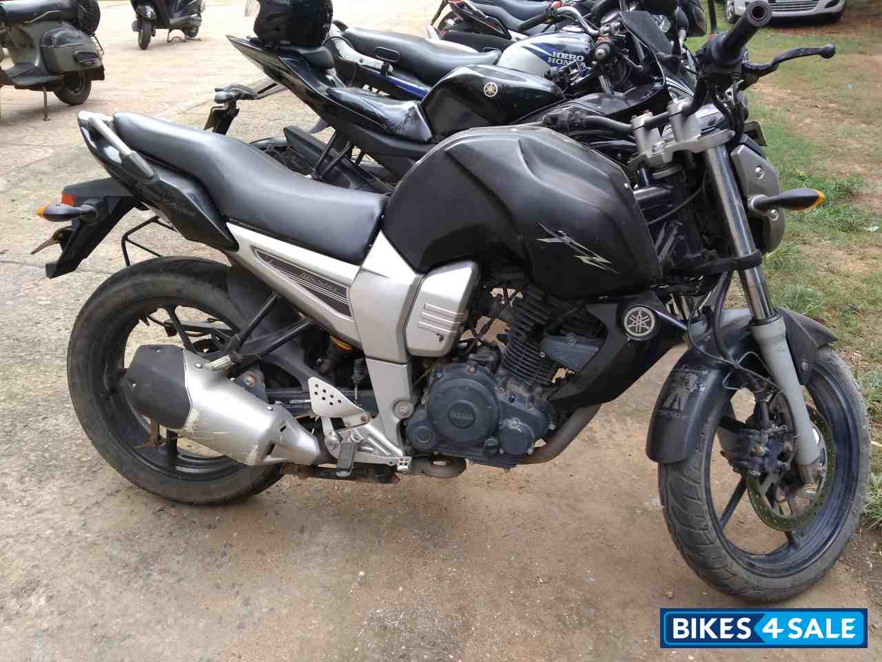 Black Yamaha FZ16