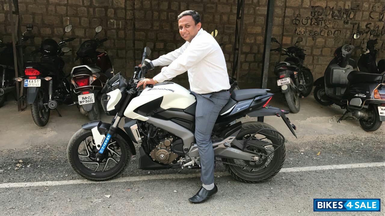 White Bajaj Dominar 400 White Bajaj Dominar 400