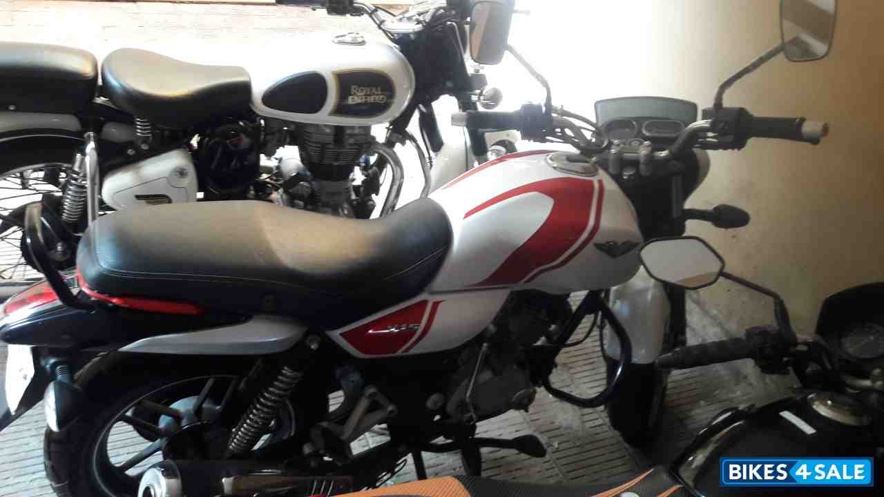 White Bajaj V15