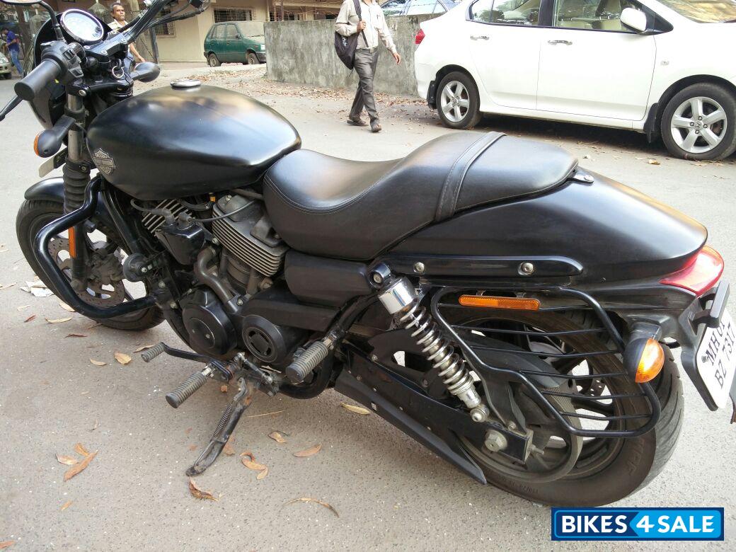 Black Harley Davidson Street 750