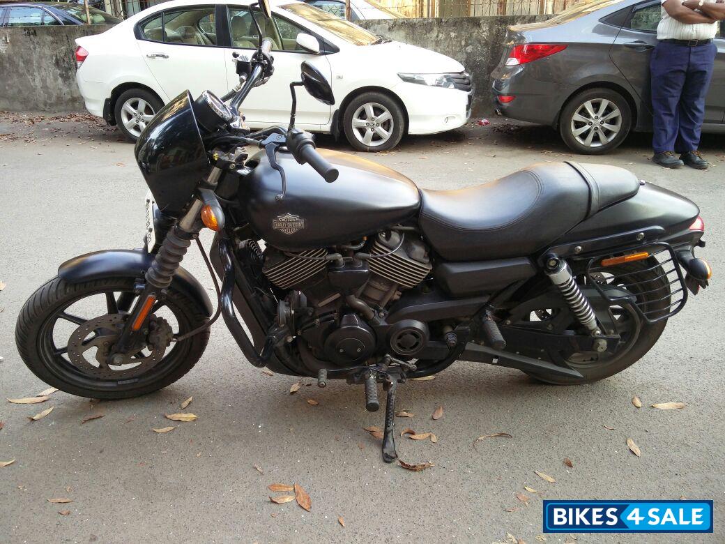 Black Harley Davidson Street 750