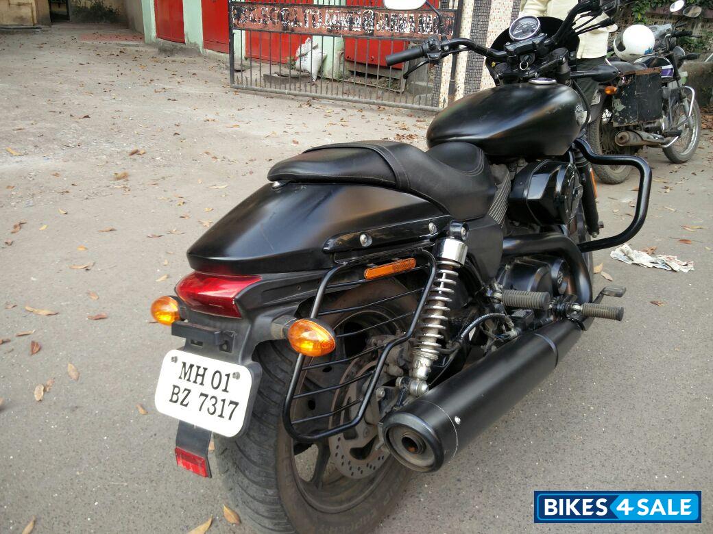 Black Harley Davidson Street 750