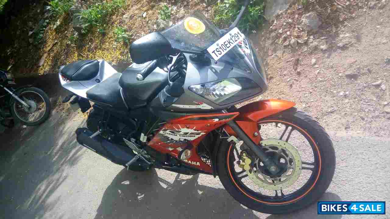 Orange Yamaha YZF R15 V2