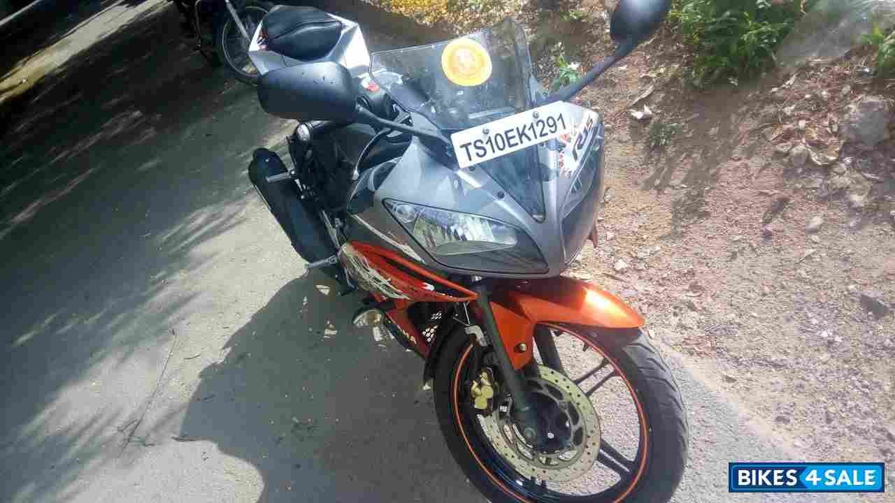 Orange Yamaha YZF R15 V2