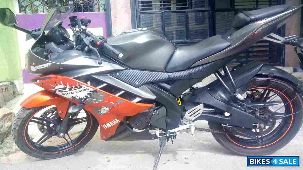 Orange Yamaha YZF R15 V2