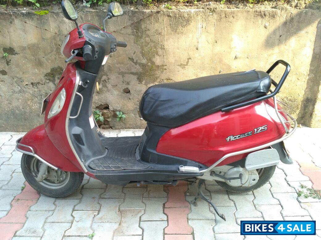 Red Suzuki Access 125