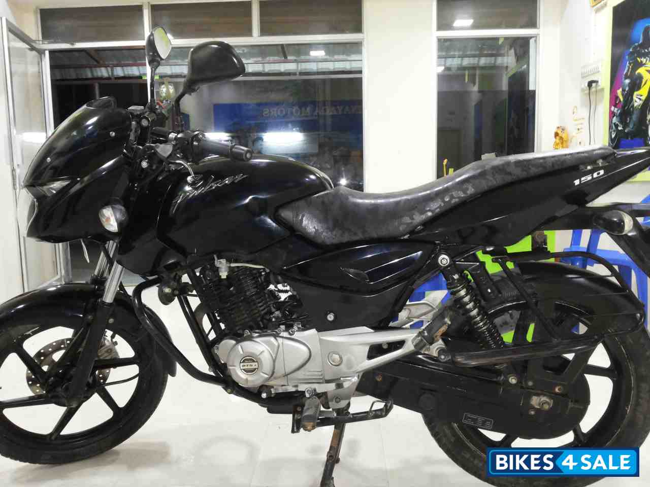 Black Dual Bajaj Pulsar 150 NS Black Dual Bajaj Pulsar 150 NS