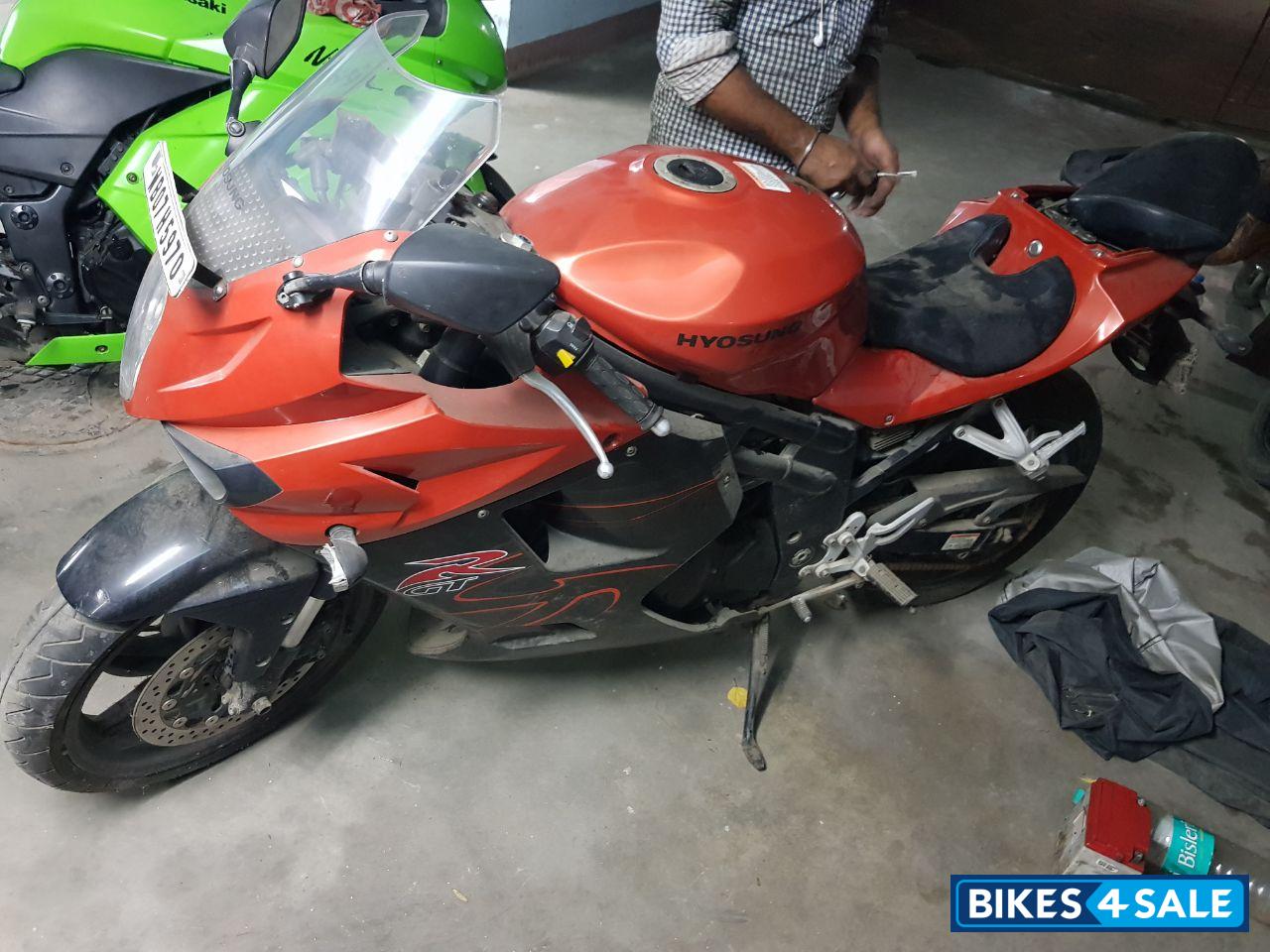 Orange And Black Hyosung GT650R Orange And Black Hyosung GT650R