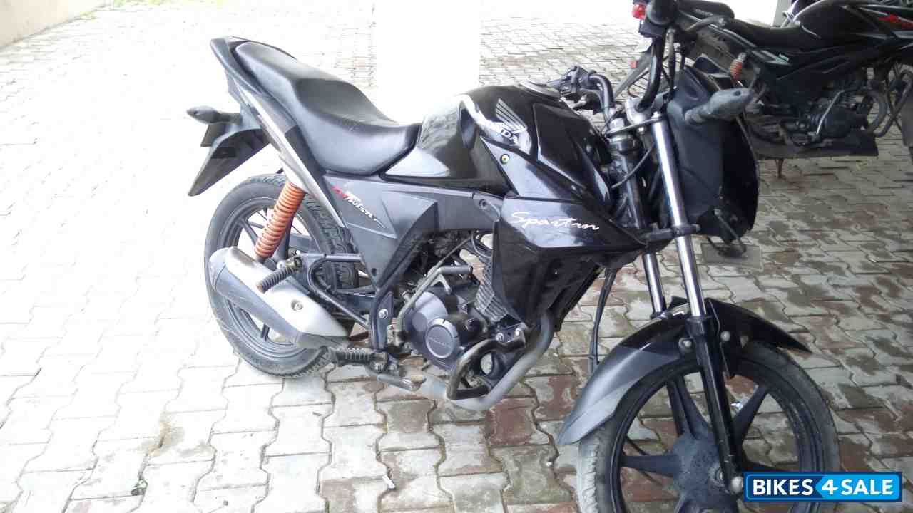 Used 2011 model Honda CB Twister for sale in Vadodara. ID 152320. Black