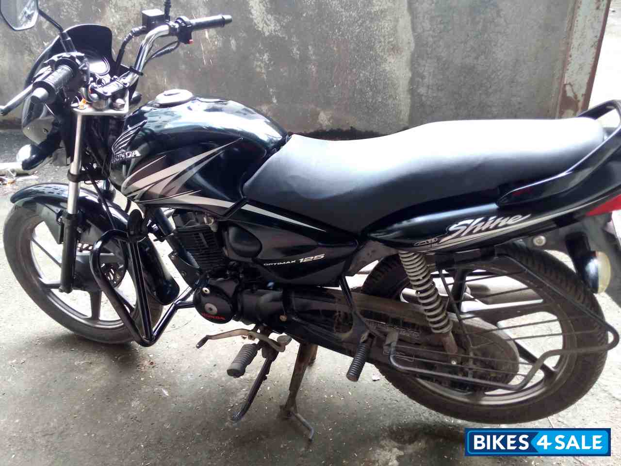 Black Honda CB Shine