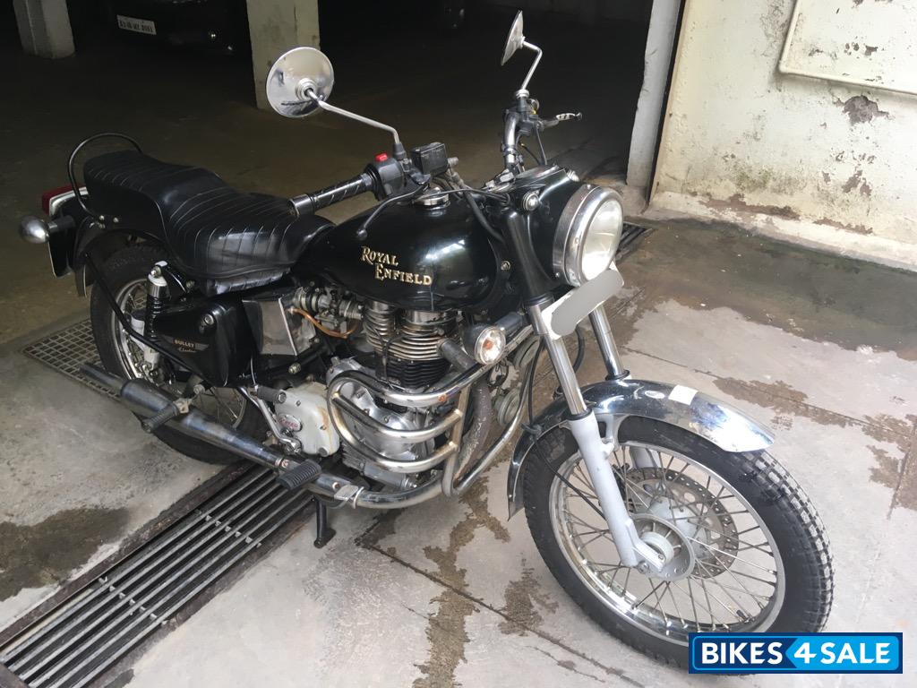 Black Royal Enfield Bullet Electra 5S