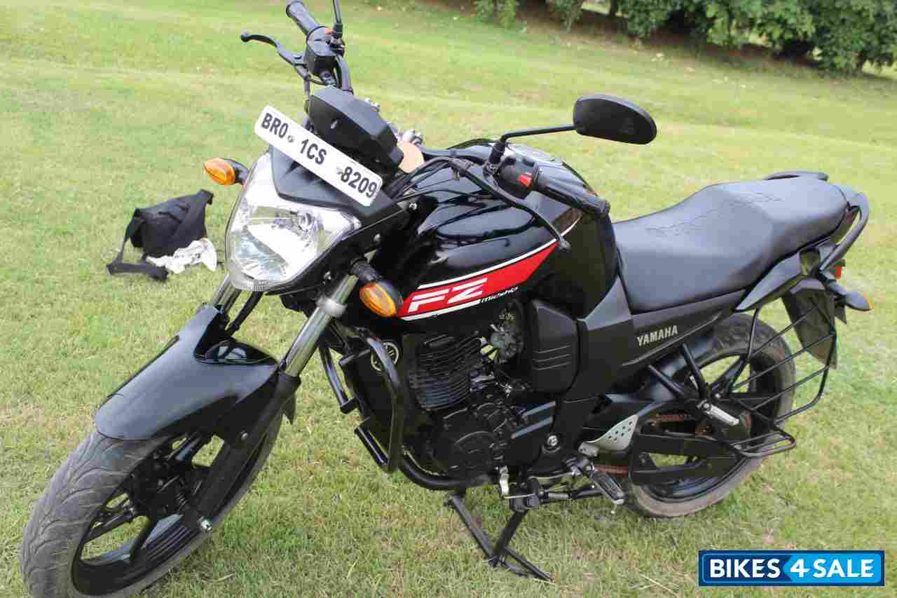 Black Yamaha FZ