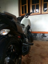 White Honda CB Hornet 160R