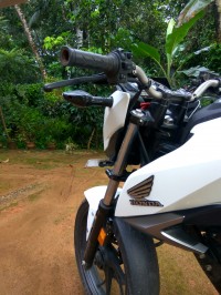 White Honda CB Hornet 160R