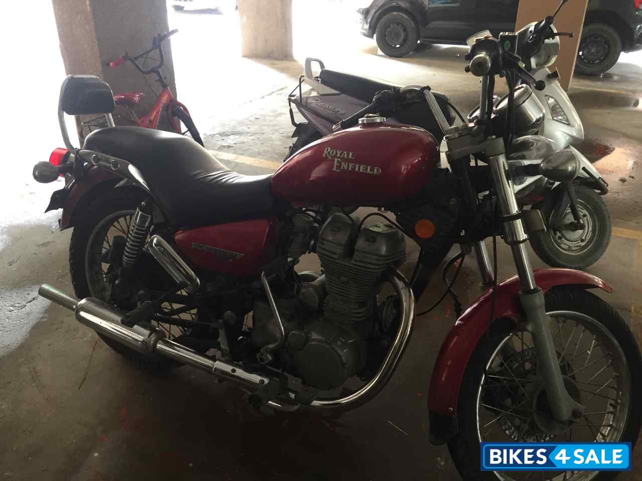 Red Royal Enfield Thunderbird TwinSpark 350 Red Royal Enfield Thunderbird TwinSpark 350