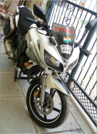 White Yamaha Fazer
