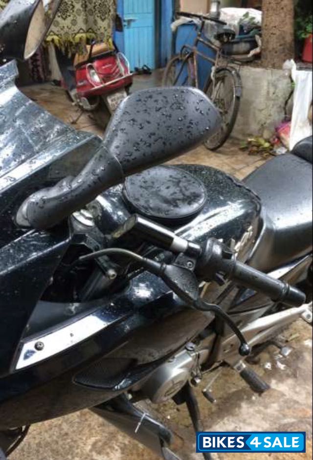 Black Bajaj Pulsar 220 DTSi