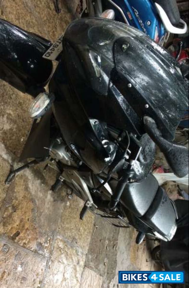 Black Bajaj Pulsar 220 DTSi
