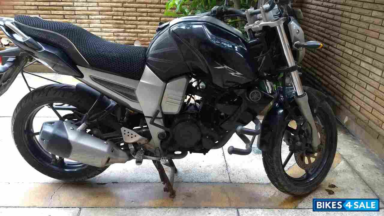 Black Yamaha FZ16
