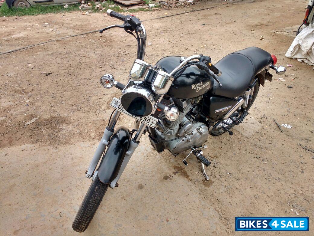 Black Royal Enfield Thunderbird 350