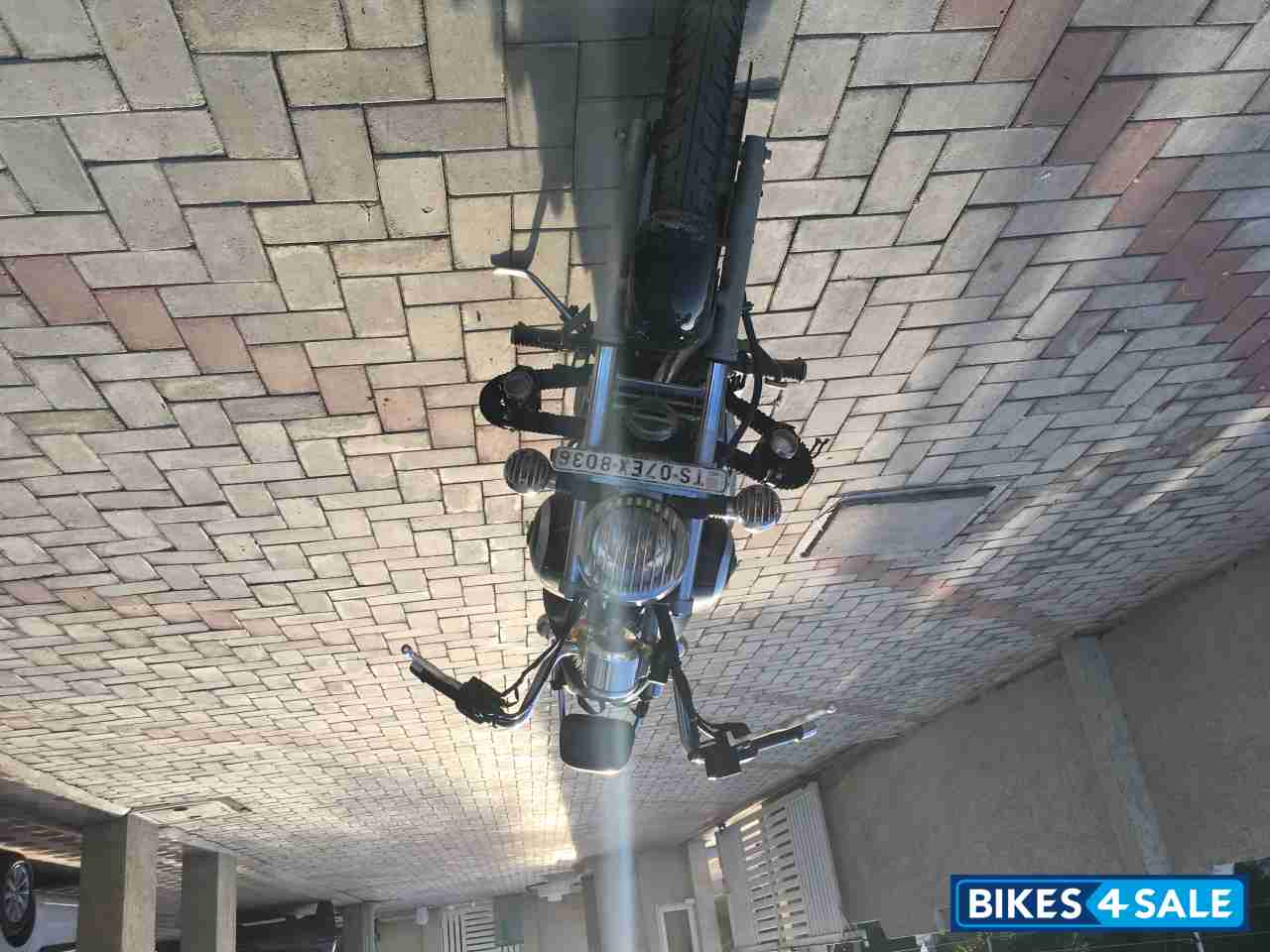 Black Bajaj Avenger Cruise 220