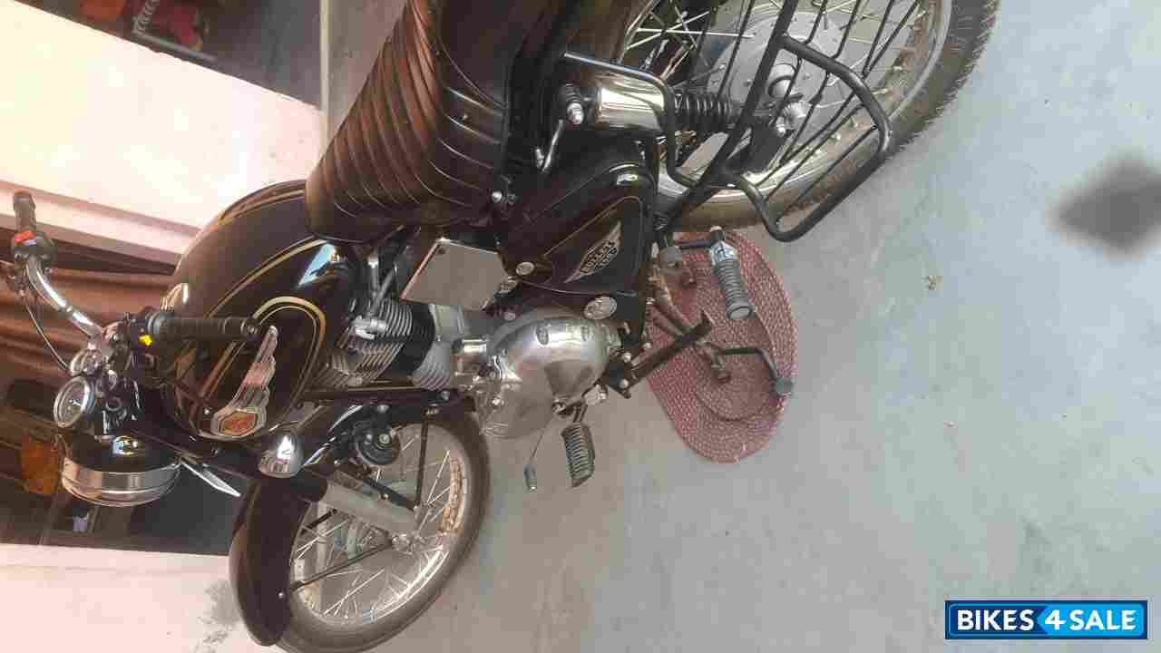 Black Royal Enfield Bullet Standard 350