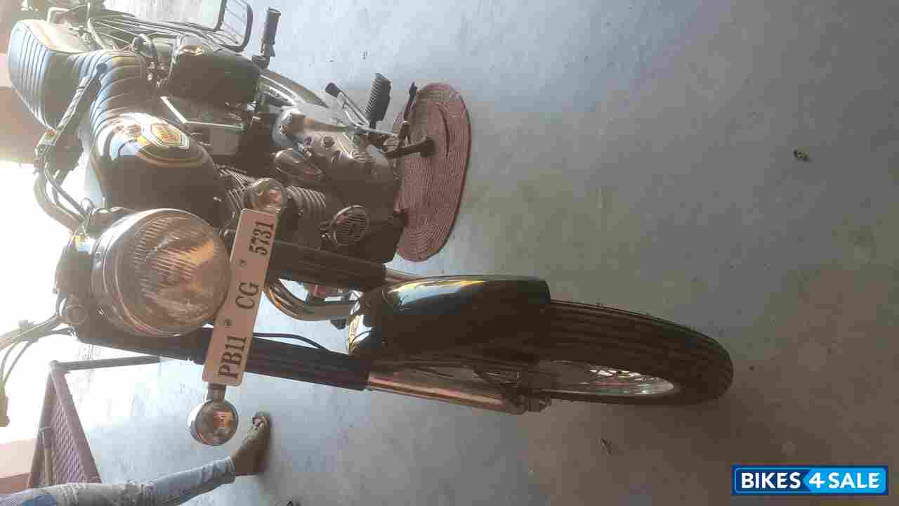 Black Royal Enfield Bullet Standard 350