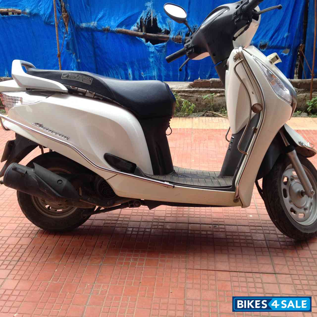 White Honda Aviator