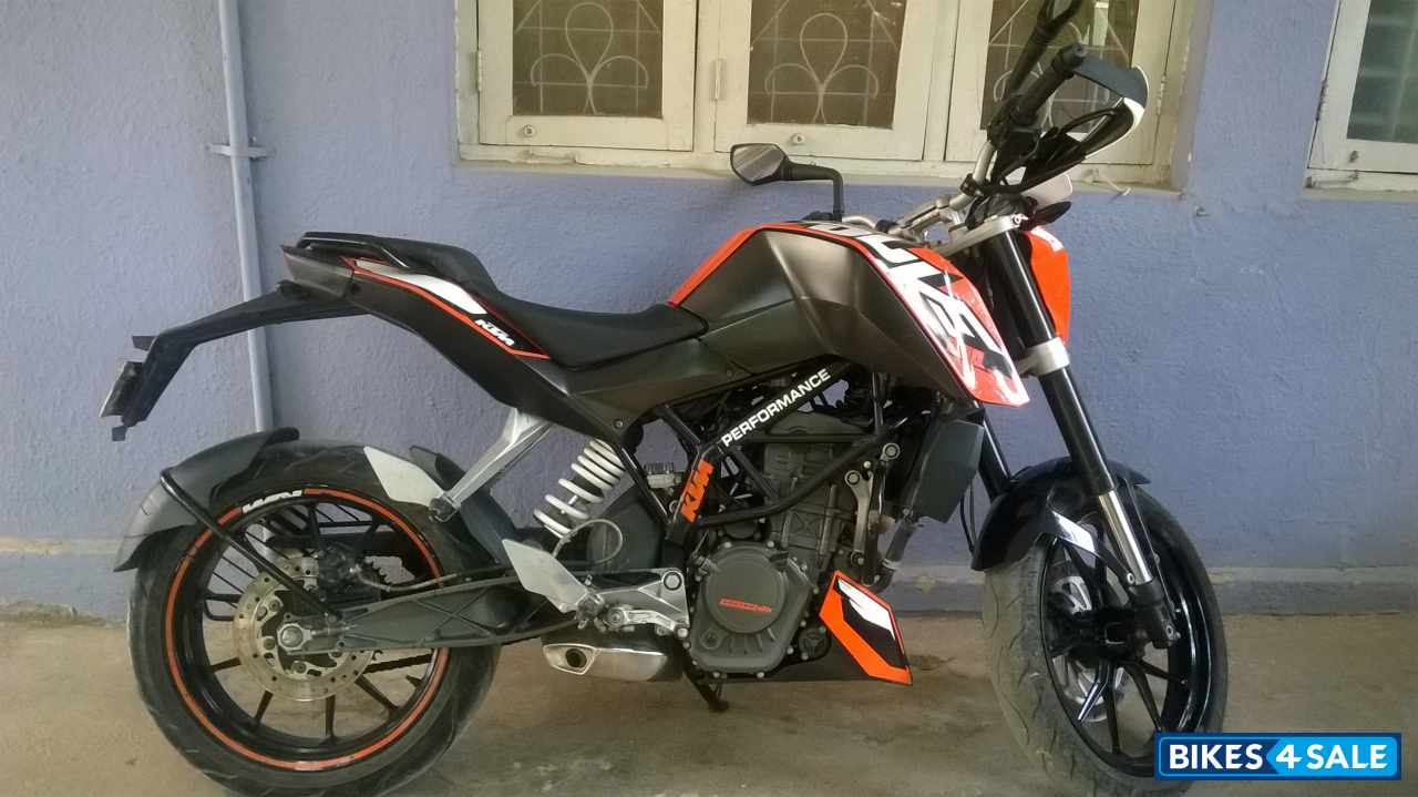 Orange KTM Duke 200