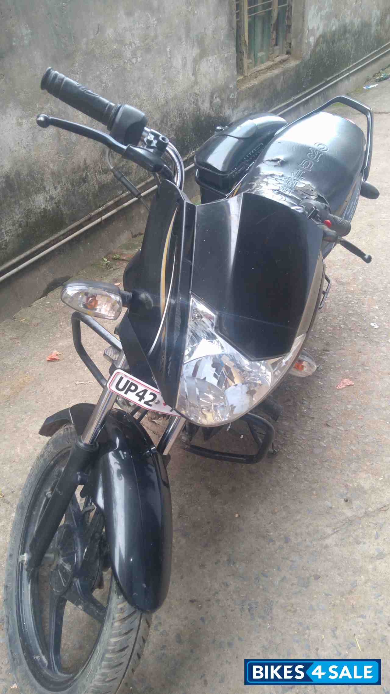 Black Mahindra Centuro