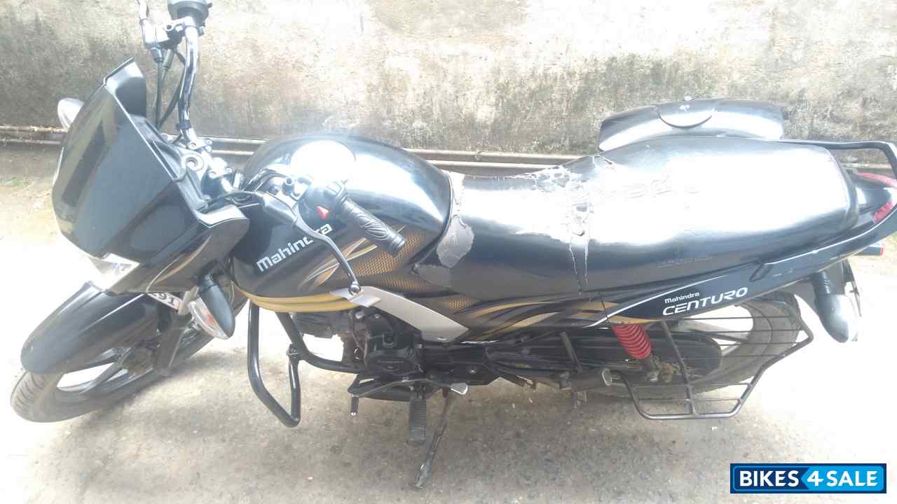 Black Mahindra Centuro Black Mahindra Centuro