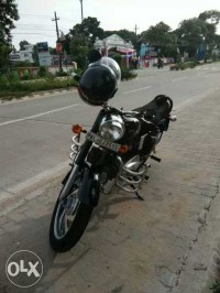 Black Royal Enfield Bullet Standard 350