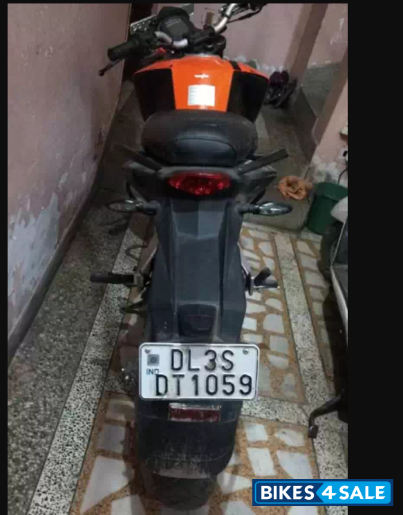 Orange KTM Duke 200