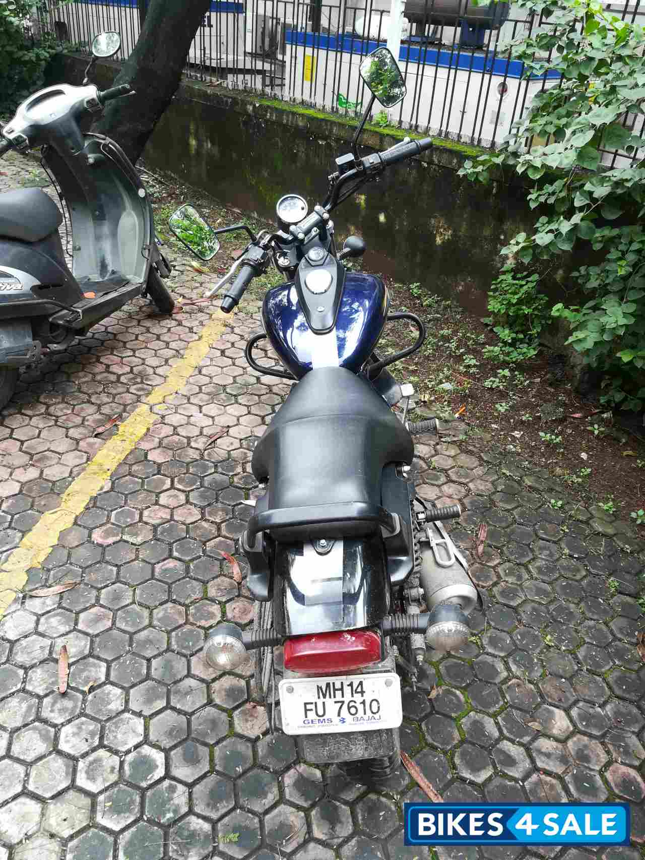 Blue Bajaj Avenger Street 150