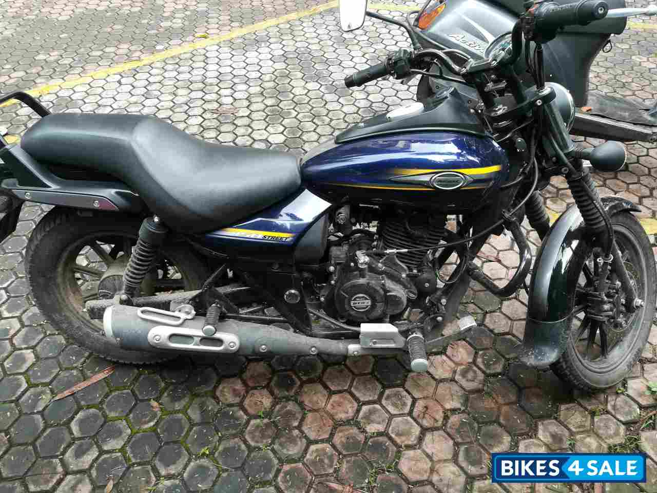 Blue Bajaj Avenger Street 150